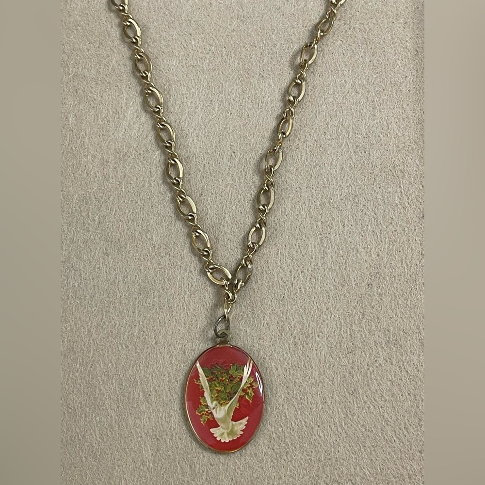 Vintage pendant and chain